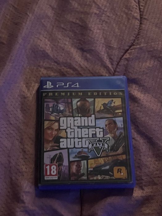 Продавам 8 дискети за плейстешен 4 преди 4 месеца ги взех още са нови.