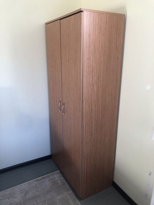 Гардероб и бюро / Двукрилен гардероб