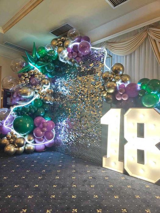 Aranjamente majorat Decor baloane Photocorner 18 ani / zi de nastere