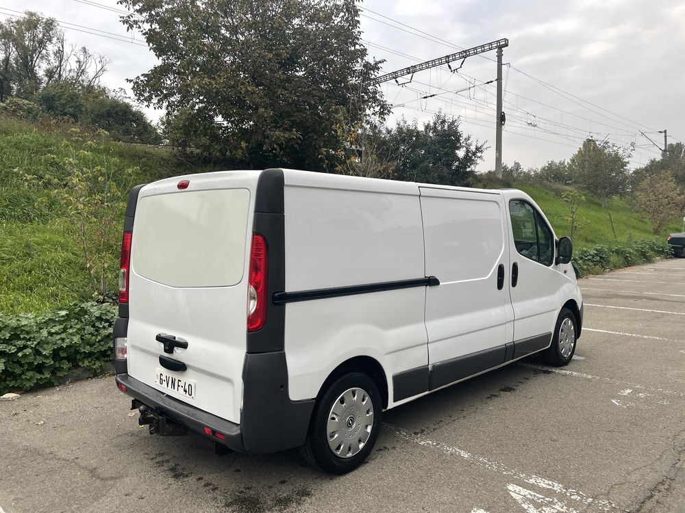 Opel Vivaro 2.0 cdti model Lung 2012 7200 EUR