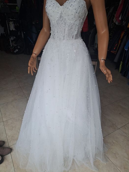 Рокля обсипана с перли