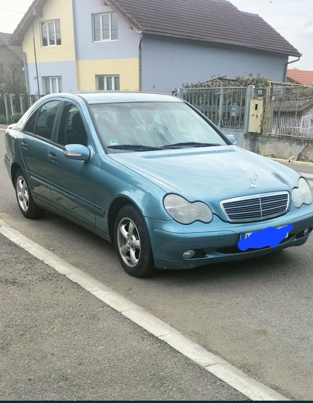 Vând Mercedes c220