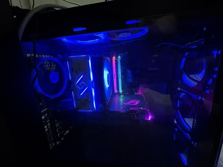 Setup Complet Gaming: 2 monitoare, casti+tastatura+mouse + pc