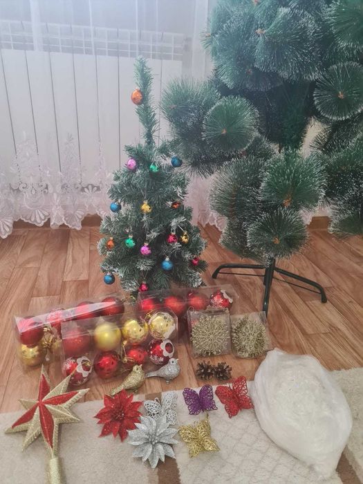 Новогодняя елка с игрушками