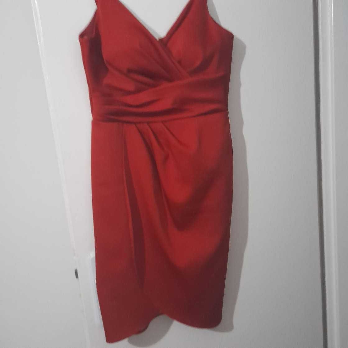 Червена вечерна рокля