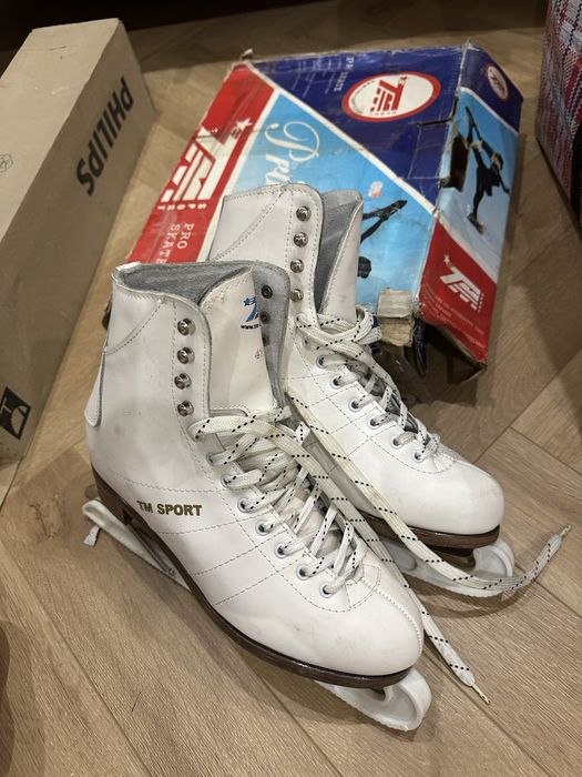 Коньки фигурные 42 размер