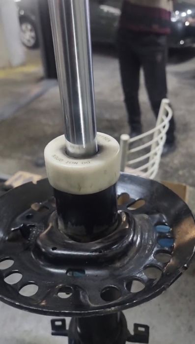 Мерседес мошинага олди чап ўнг Амортизатор ва шаравойлари бор Оригинал