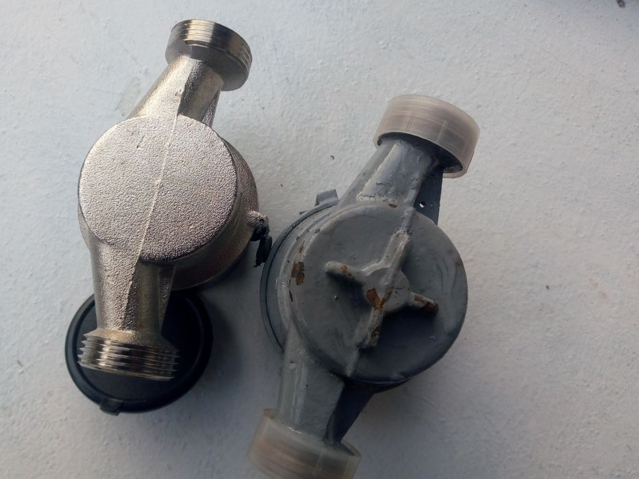 Продавам работещи Български водомери ст ниодена и топла вода