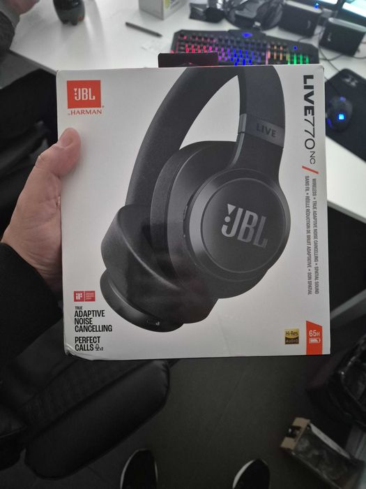 Casti JBL LIVE 770NC