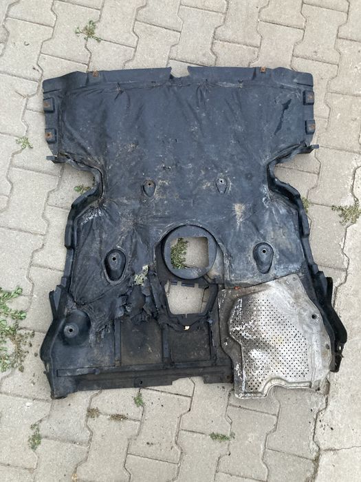 Carenaj Scut motor Bmw E87 E81 E82