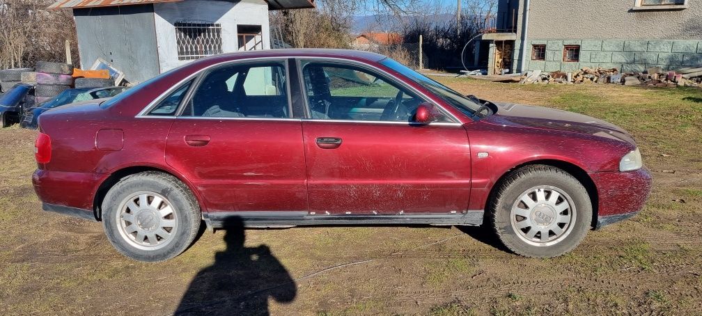 НА ЧАСТИ Audi A4 B5 2.4 FaceLift автомат на предно