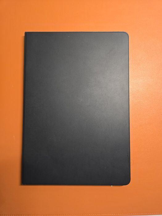 Vând Galaxy Tab S8 husa tastatura + alte 2 huse originale impecabila