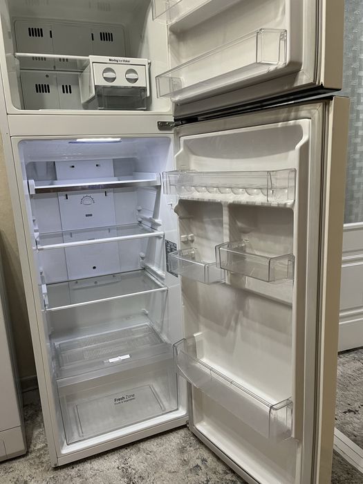 Холодильник LG в хорошем рабочем состоянии