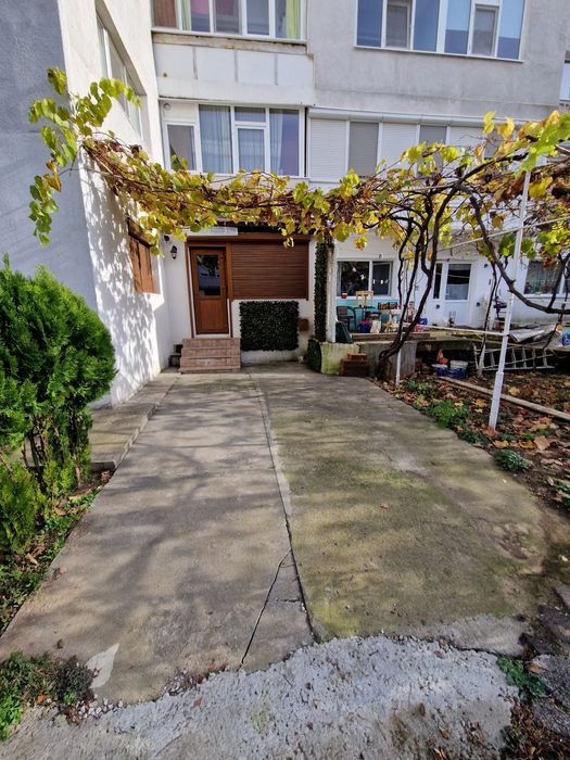 Închiriez apartament