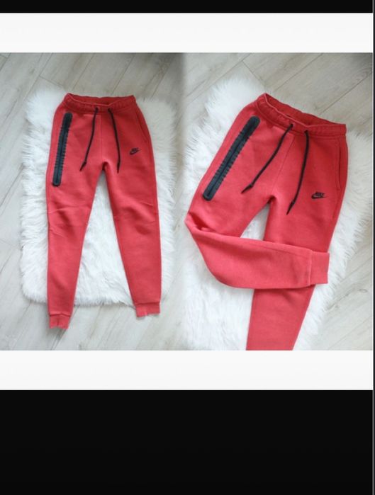 Pantaloni nike tech rosu