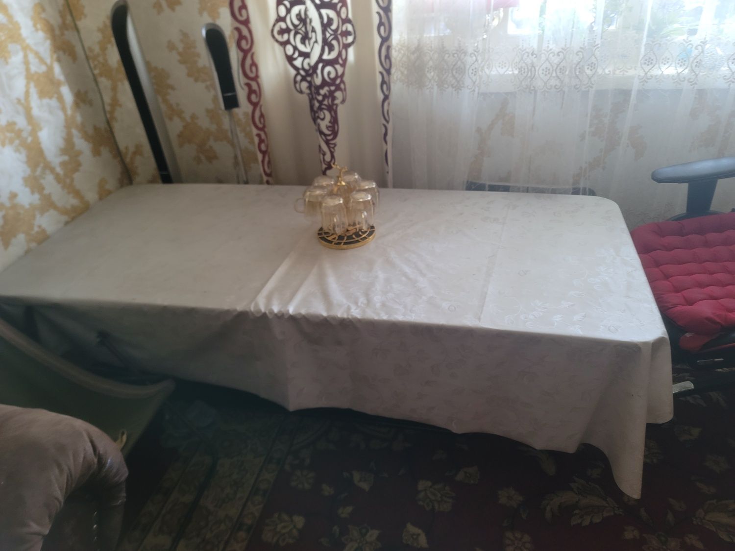 Mexminxona divan sotiladi