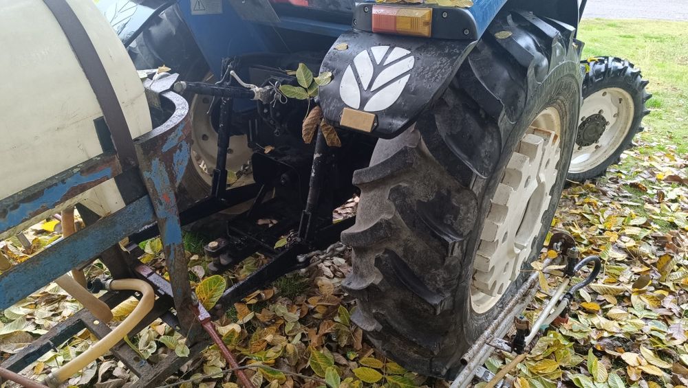 Трактор New Holland SNH704