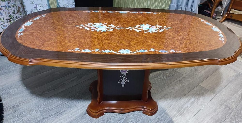 Огромный стол Малайзия