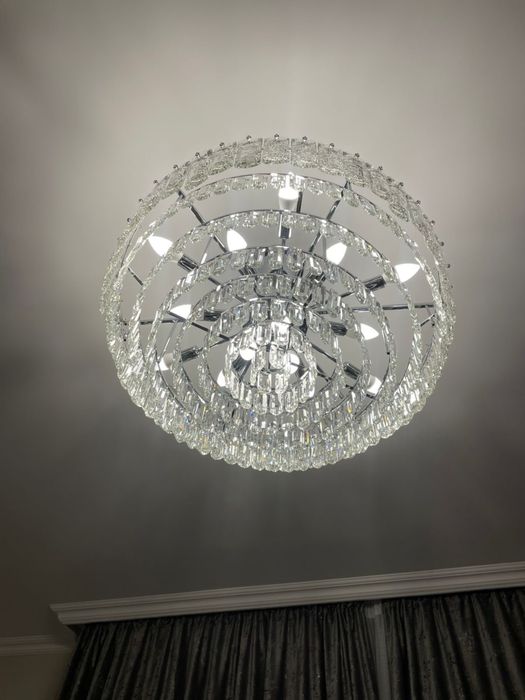 Продам люстру. Диаметр -80 см. 15 лампочек.