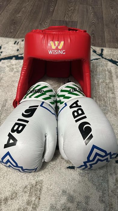 Боксерский Шлем и перчатки