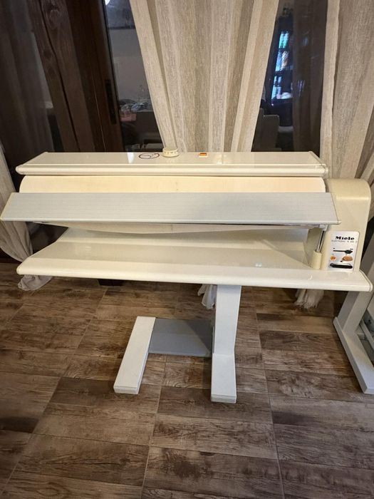 Гладачна машина Miele