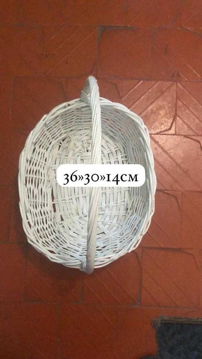 Корзина плетенная из ивовой лозы .