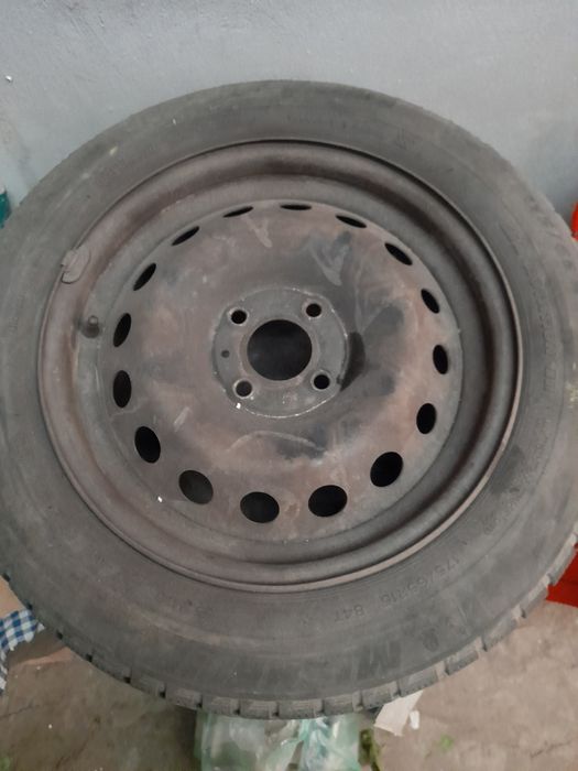 Vând Roti de iarna 175/65R15 în stare buna