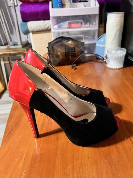 Продаю туфли новые