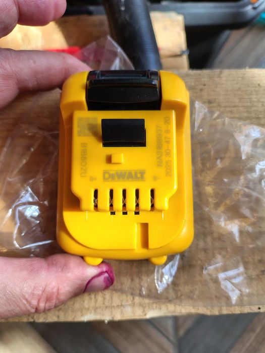 Acumulator dewalt 12 v 2025