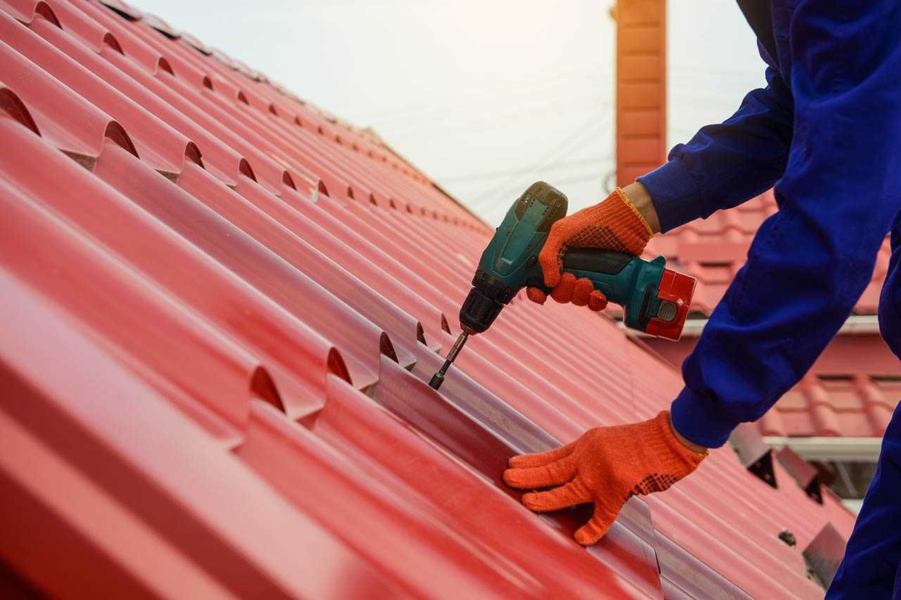 Reparatii acoperisuri, montaj tigla metalica si hidroizolatii