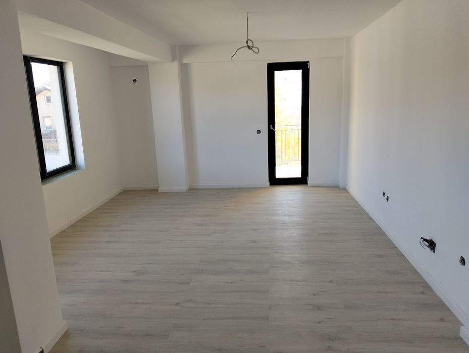 Apartament 3 camere Miroslava Family Market