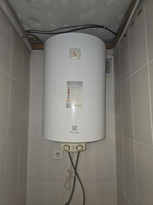 Продам бойлер 80л.