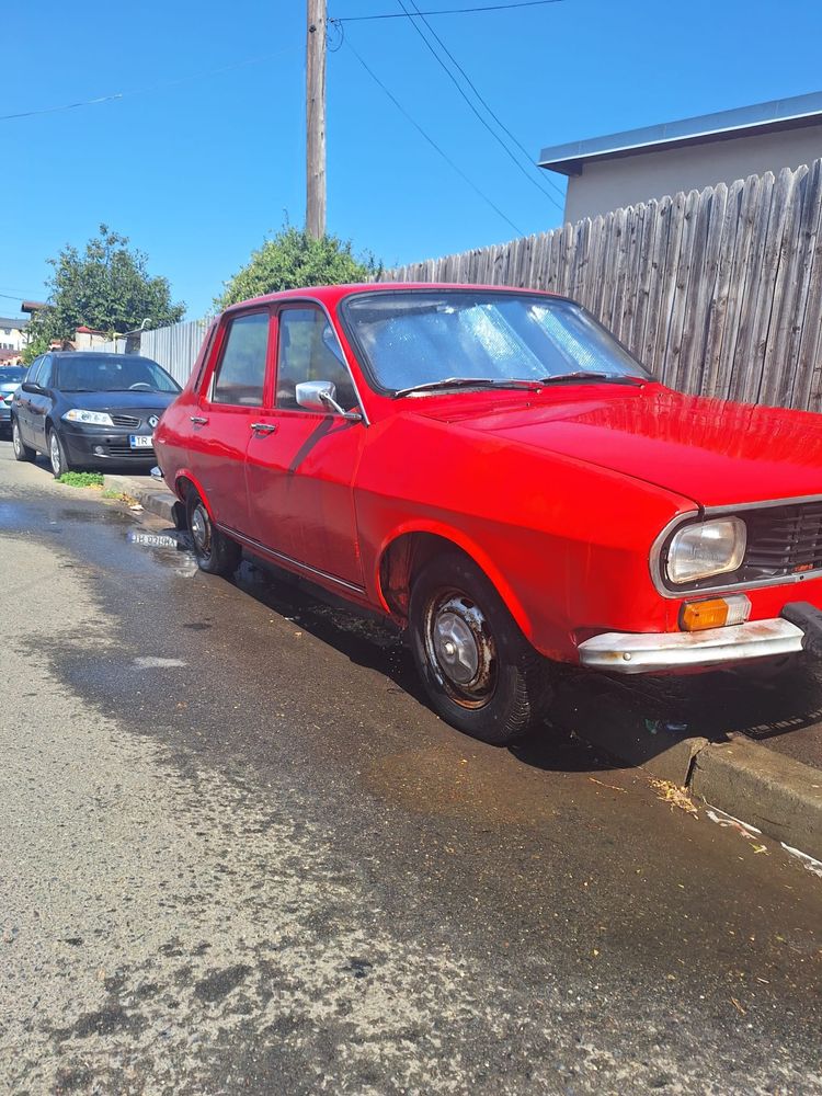 Dacia 1300 an de fabricatie 1978 culoarea rosie