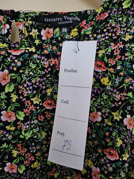 Bluza noua eleganta , marimea 38 , model deosebit