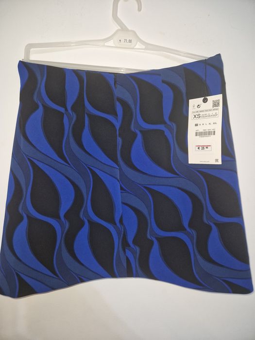 Fustă noua de la Zara scurta.