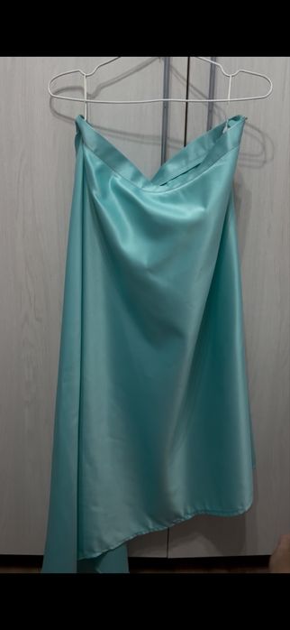 Юбка атласная новая