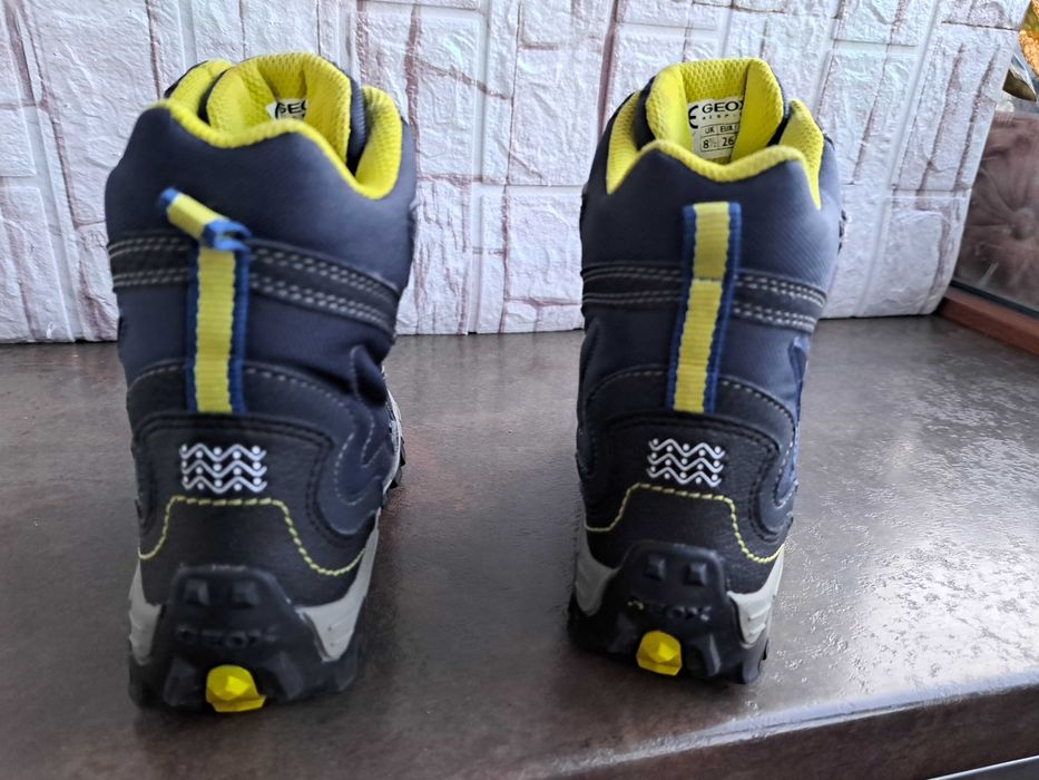 детски ботуши,зимни обувки,боти,апрески,Geox номер26 за момче,геокс