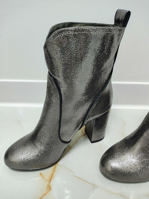 Блестящи сребристи боти