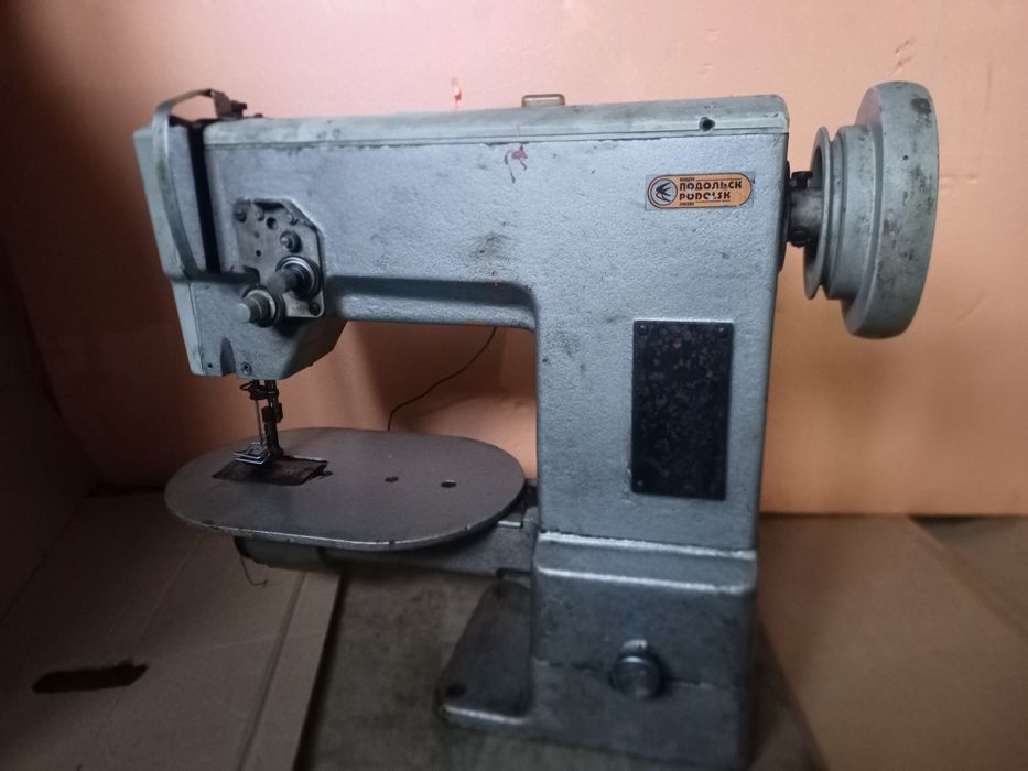 Продаю швейную машину, рукавная  для тяжёлых материалов.