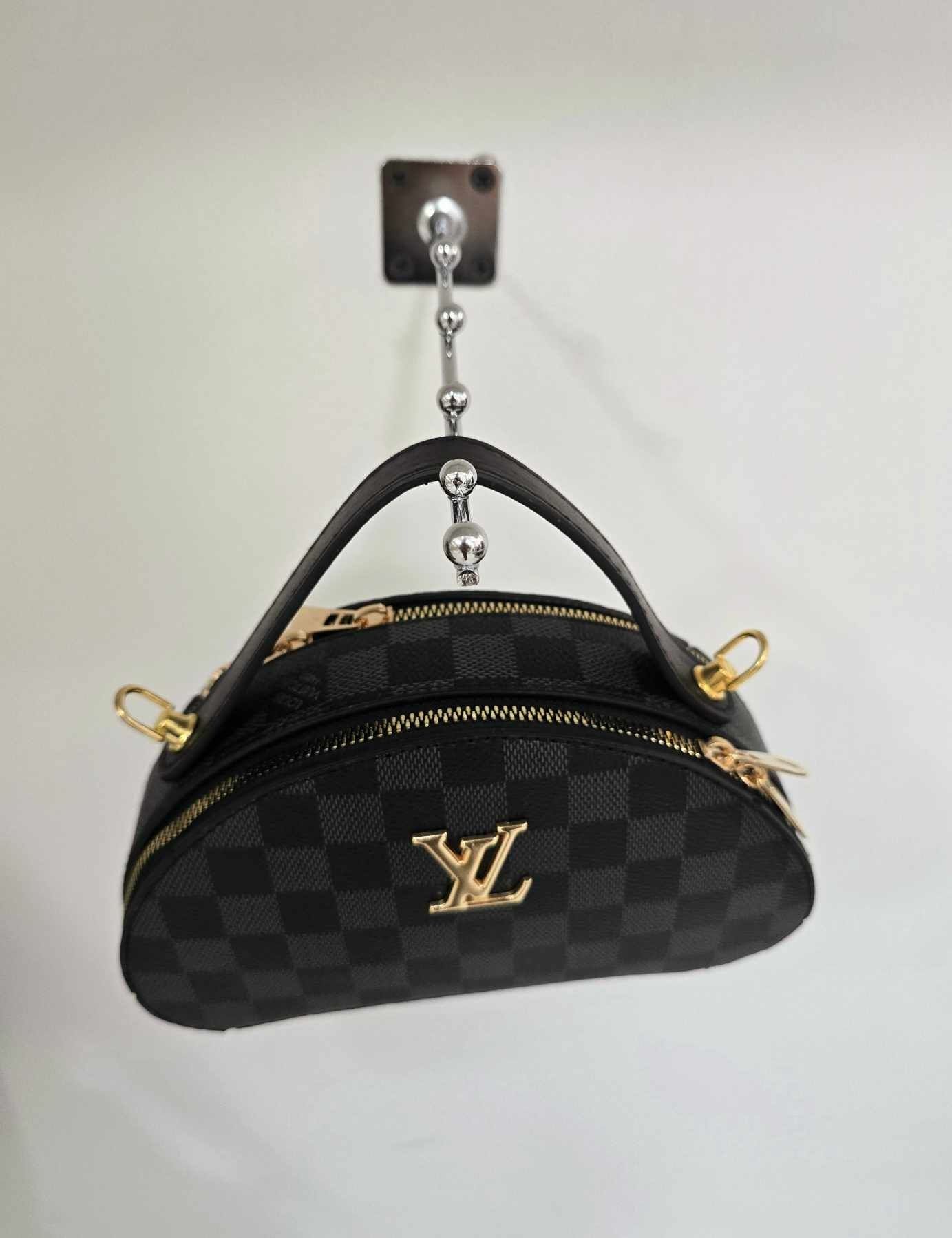 Евтини Дамски Чанти Различни Марки и Модели Guess Gucci Adidas На Пром
