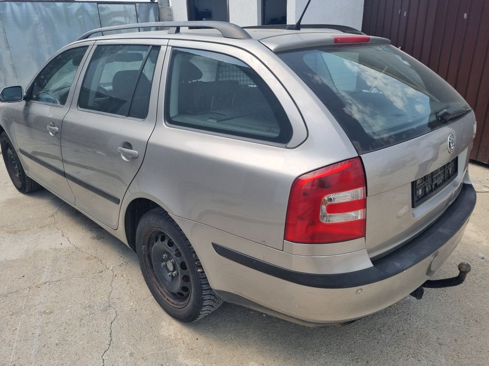 Dezmembrez dezmembrari skoda octavia 2 1.6 fsi blf xenon
