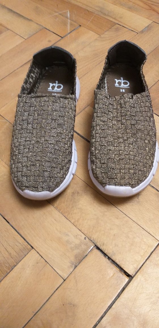 Маратонки / кецове RoccoBarocco и Bershka 35 номер 22 см