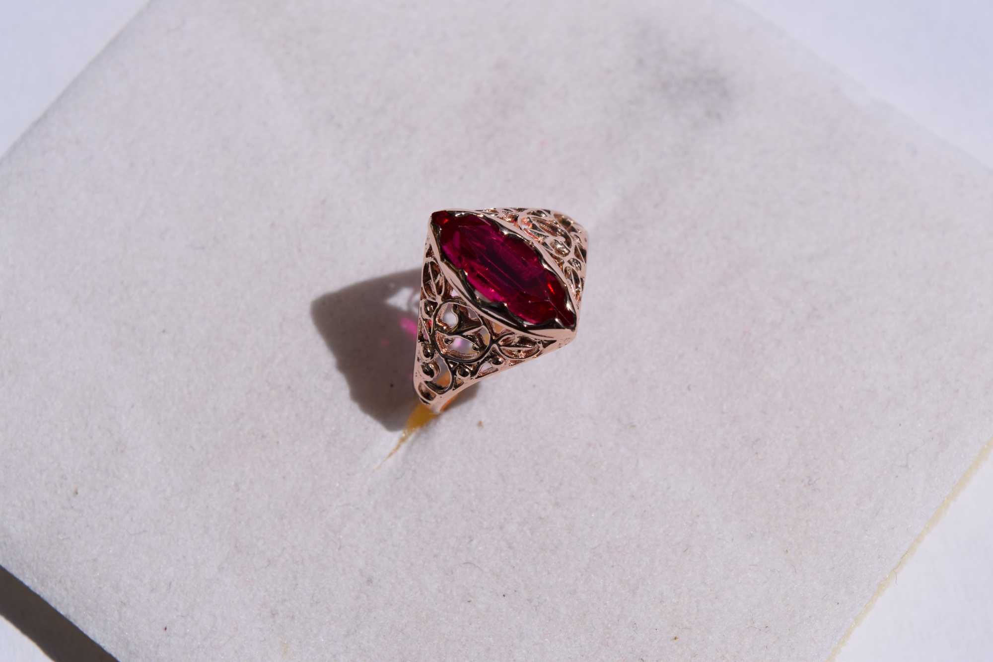 Inel aur filigran motiv floral, Rubin natural taire Marquise