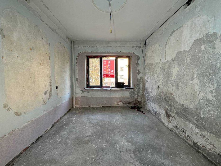 Заканал Хайвонот боғи 2 қаватда 2 хонали квартира сотилади.ID: 1508