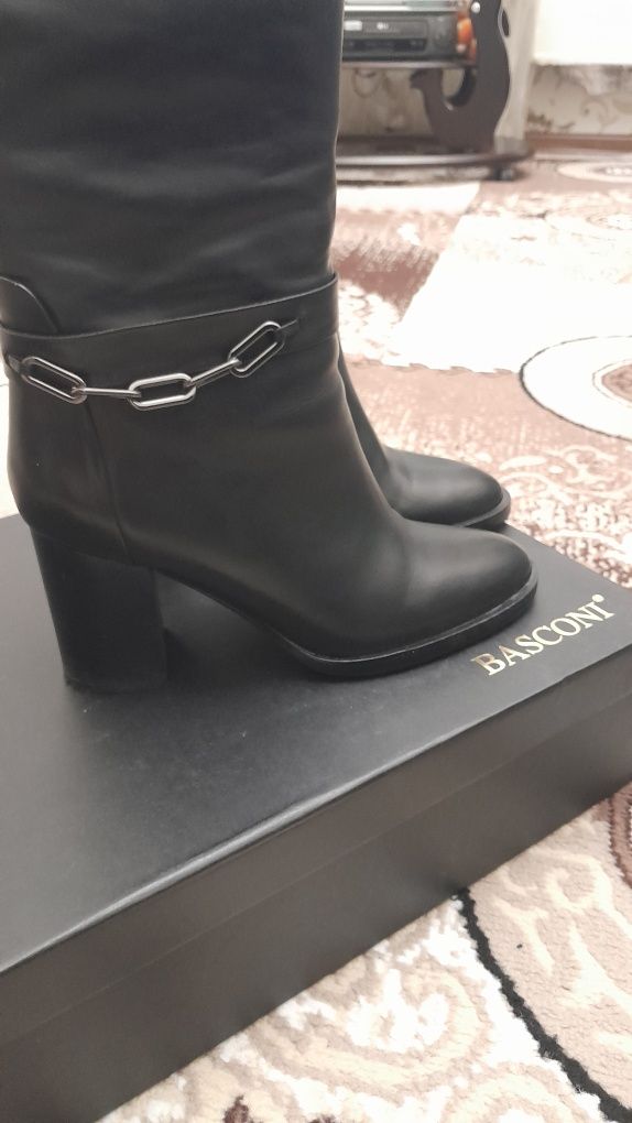Продам новую сапоги BASCONI