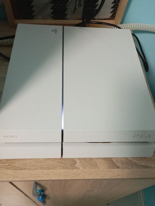 PS 4 конзола с игри