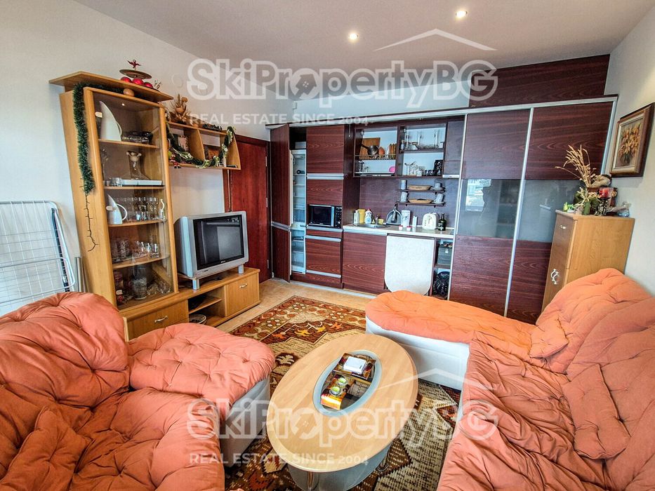 Обзаведен апартамент в Голф клуб Ибър с гледка към Рила!