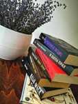 Книги, енциклопедии, раници и разговорници