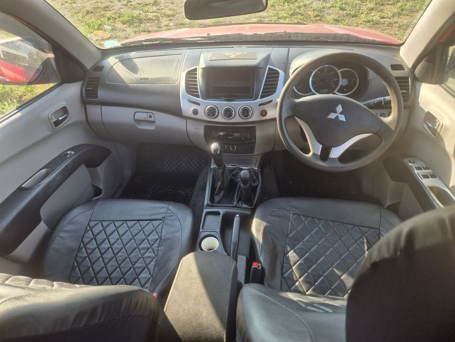 Mitsubishi L200 2010 2.5 manual volan dreapta