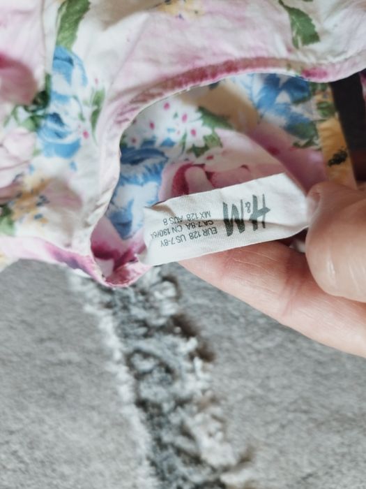 Рокли на цветя от H&M Буфон ръкави пролетни рокли лот 128 басмени